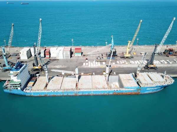 Porto do Pecém envia 15 mil toneladas de granitos para Europa
